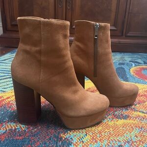 Steve Madden Gratify Suede Platform